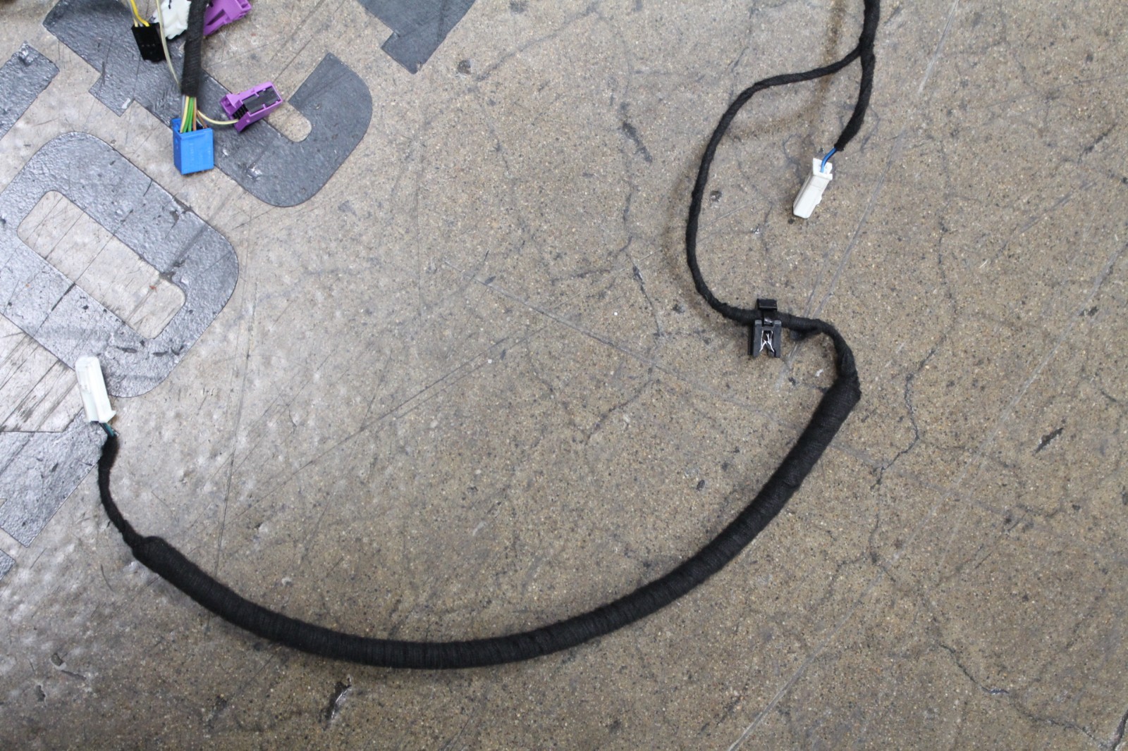 Maserati Ghibli, LH, Left, Front Door Wire Harness, Used, P/N 670035845