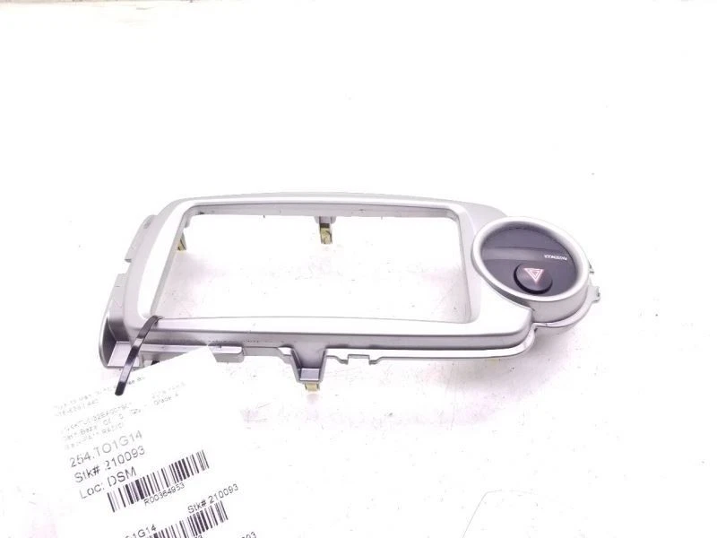 Toyota Yaris LE 2014 tablero radio bisel  Foto 4 de 4