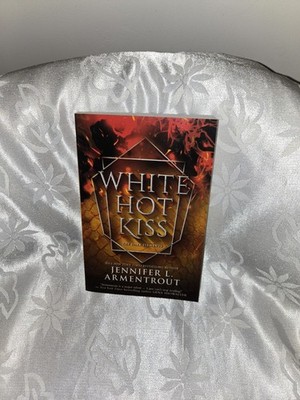 The Dark Elements: White Hot Kiss Jennifer L. Armentrout Paperback Book