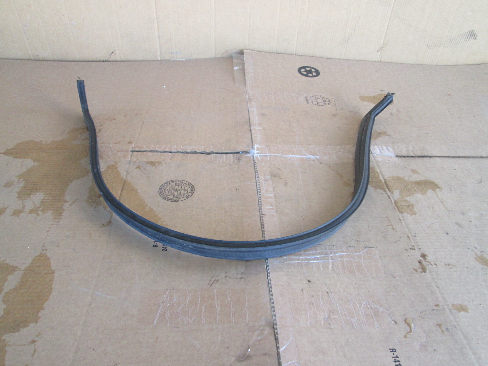 Ferrari California - Lower Windshield / Cowl Rubber Gasket # 