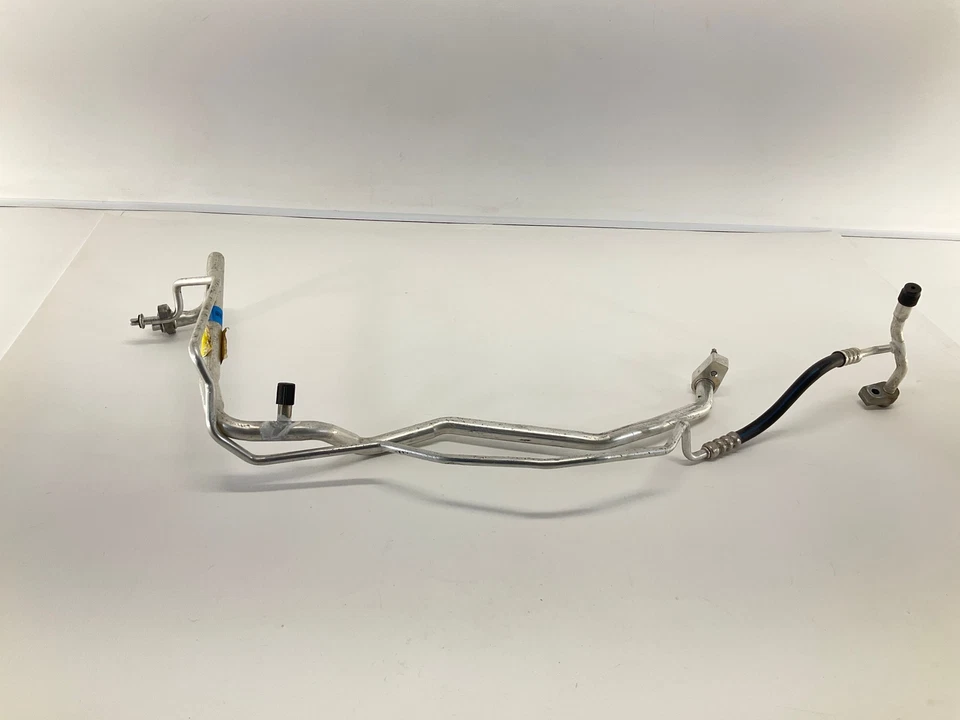 Manguera de succión y acondicionador de aire acondicionado Ford Transit Connect 14-18 Foto 2 de 4