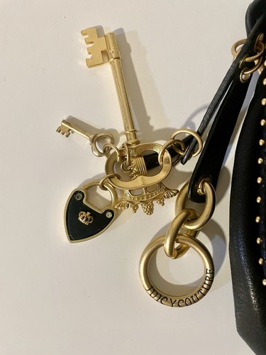 Juicy Couture sac à main en cuir noir avec quincaillerie dorée et breloques - OG vintage - Photo 3/8