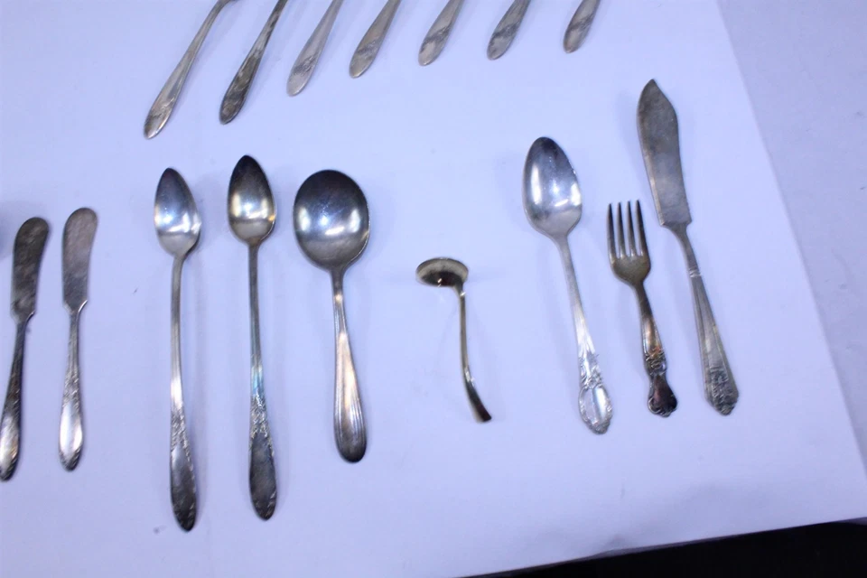 Lote de 17 peças de talheres folheados a prata Miss Matched padrões mistos - Imagem 4 de 4