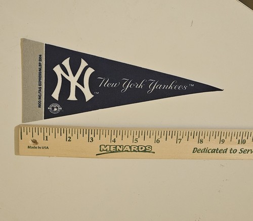 Vintage 2004 New York Yankees Mini Pennant & Helmet MLB Baseball NY - Picture 2 of 4
