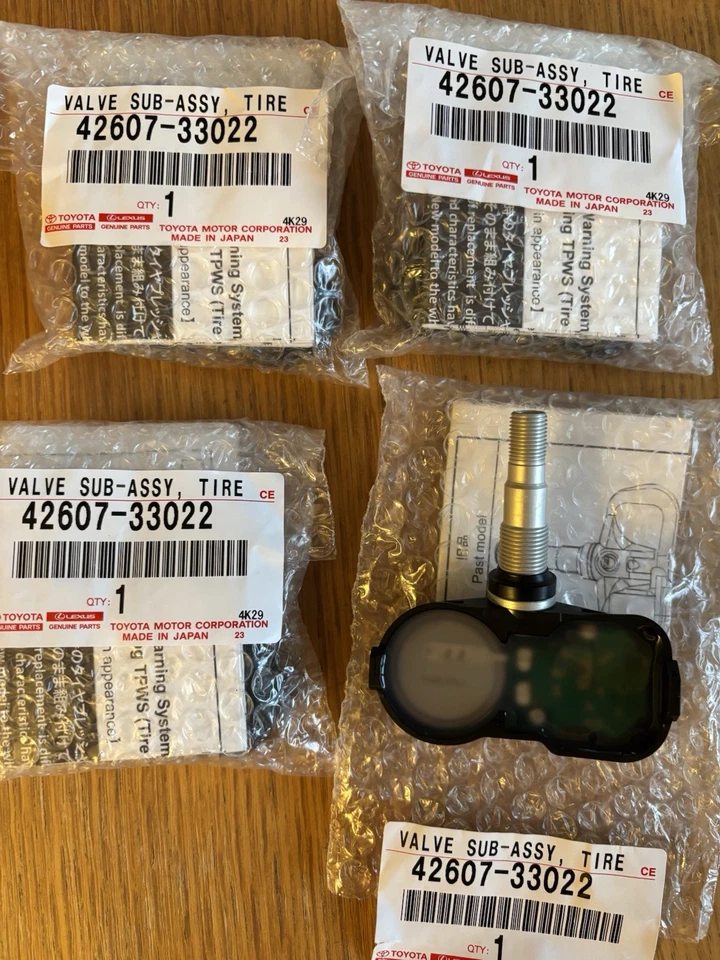 Monitor de presión de neumáticos 42607-33022 - TPMS - Corolla 4Runner RAV4 - Original Toyota Foto 2 de 2