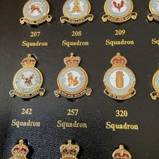 ROYAL AIR FORCE No. 257 SQUADRON BADGE GOLD PLATED ENAMEL ROYAL AIR FORCE MUSEUM