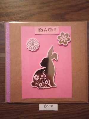 B070 Handarbeit personalisiert neu Baby Mädchen Karte rosa Hase Kaninchen Blumen 12x12