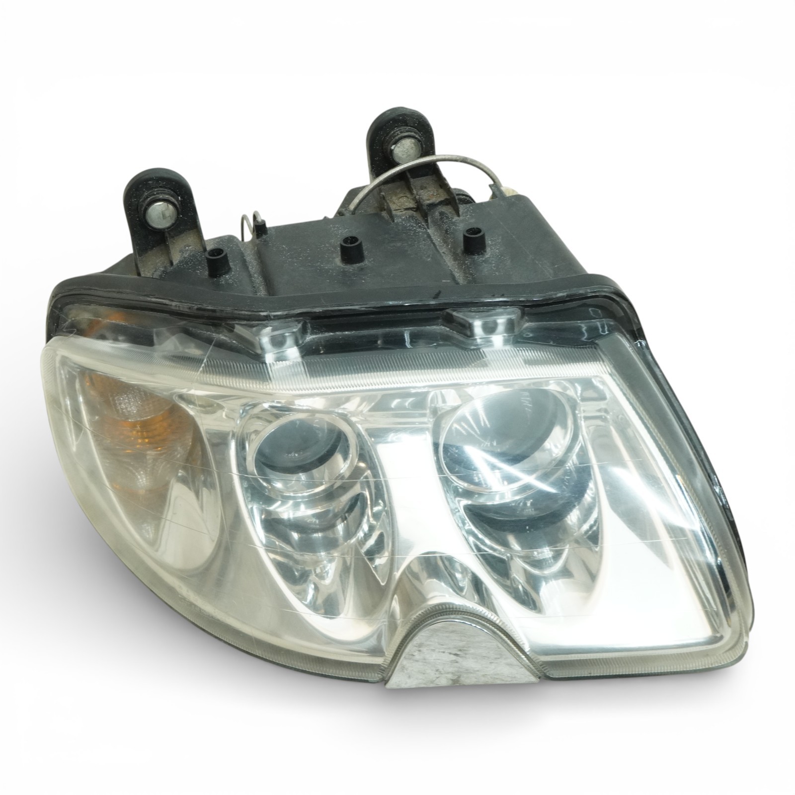 2003-2008 Maserati Quattroporte M139 OEM Right Passenger Side Xenon Headlight