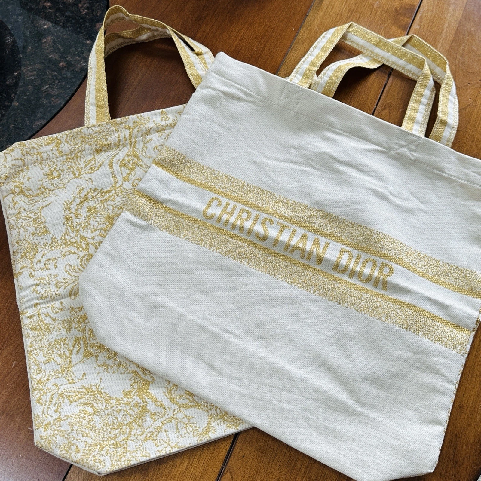 DIOR 2023 Sac fourre tout exclusif vacances Tuileries jardin cadeau VIP fête des mères