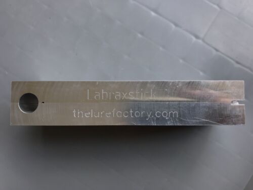 ALBIE SNAX 2 CAVITY ALUMINIUM MOLD MAKES 2 X 6” LABRAXSTICK 21g FISHING LURES. - Picture 2 of 9