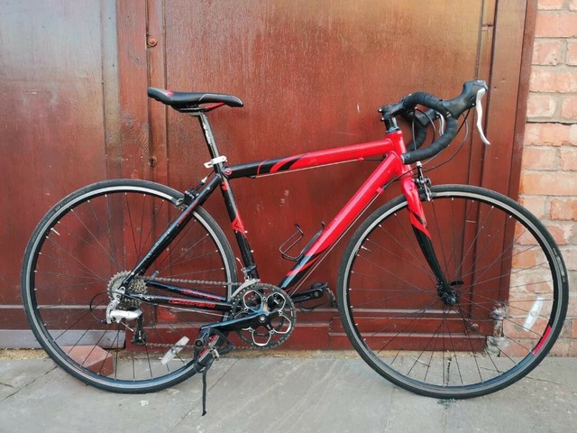 carrera valour road bike