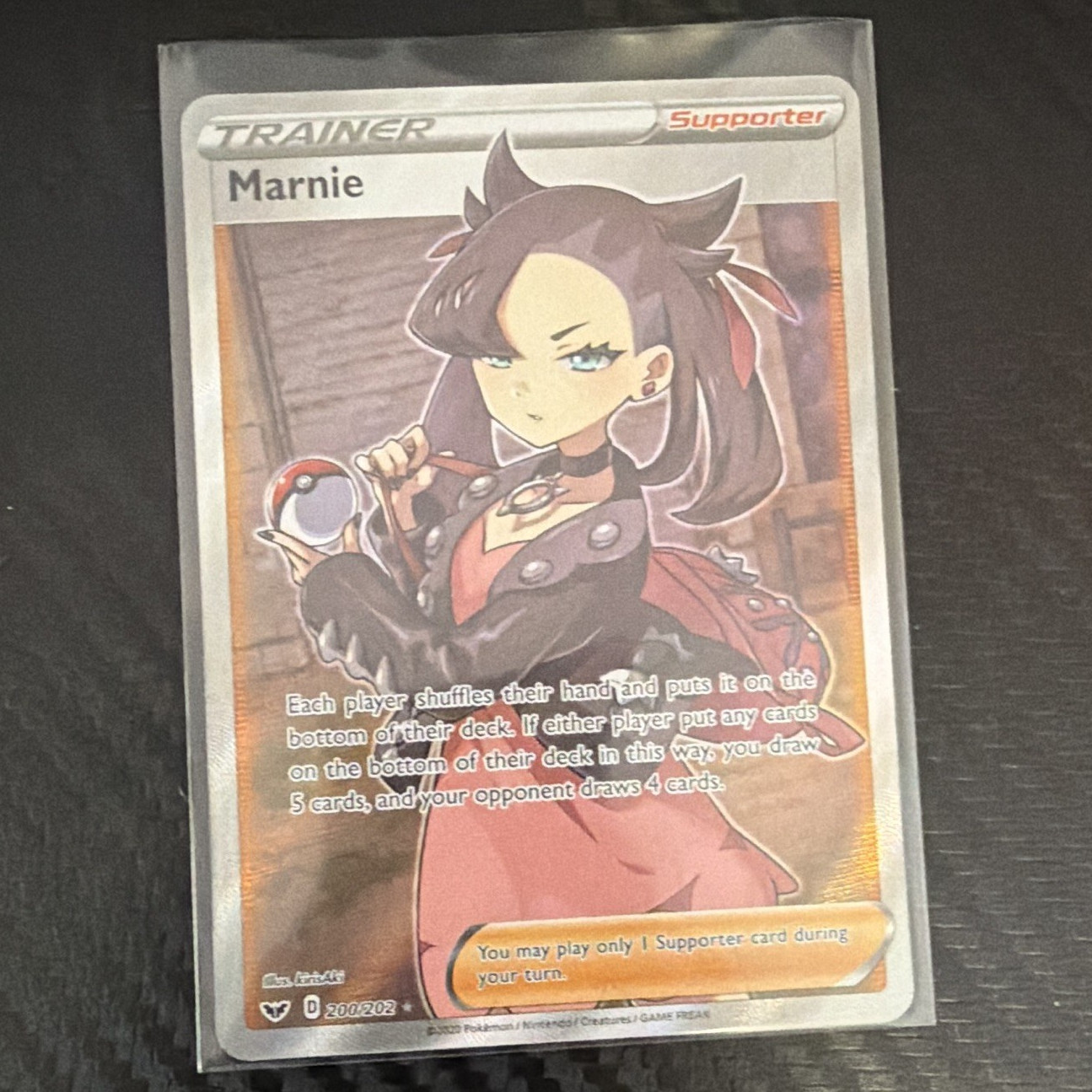 The Pokémon Company Marnie 200/202 SWSH01 Sword & Shield Ultra Rare Holo EN