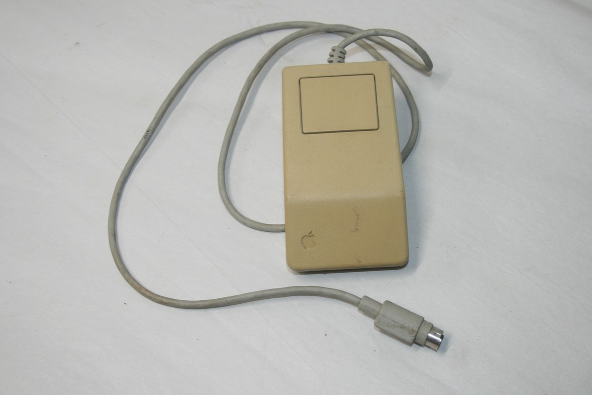 Apple Desktop Bus Mouse アップル 角マウス オリジナルを知る世代が「ワイヤレス角マウス」を使ってみた