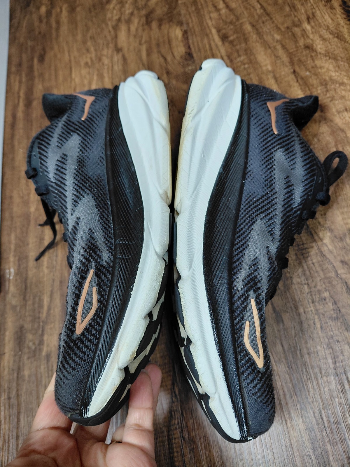 Hoka One One HOKA Clifton 9 Black Rose Gold Women Size 9B  thumbnail 6