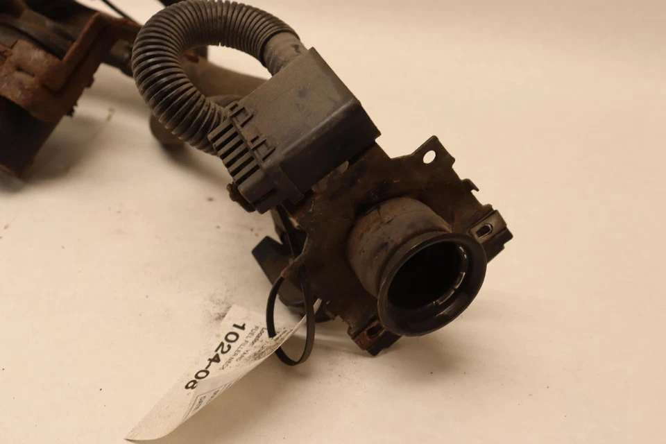 Chevy Tahoe 2015 5,3 L tanque de combustible de gasolina cuello de llenado manguera tubo OEM Foto 2 de 4