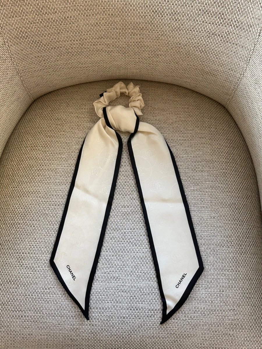 NEW 100%AUTH Chanel 21S White/Black 100% Silk Scrunchie with Slim Scarf