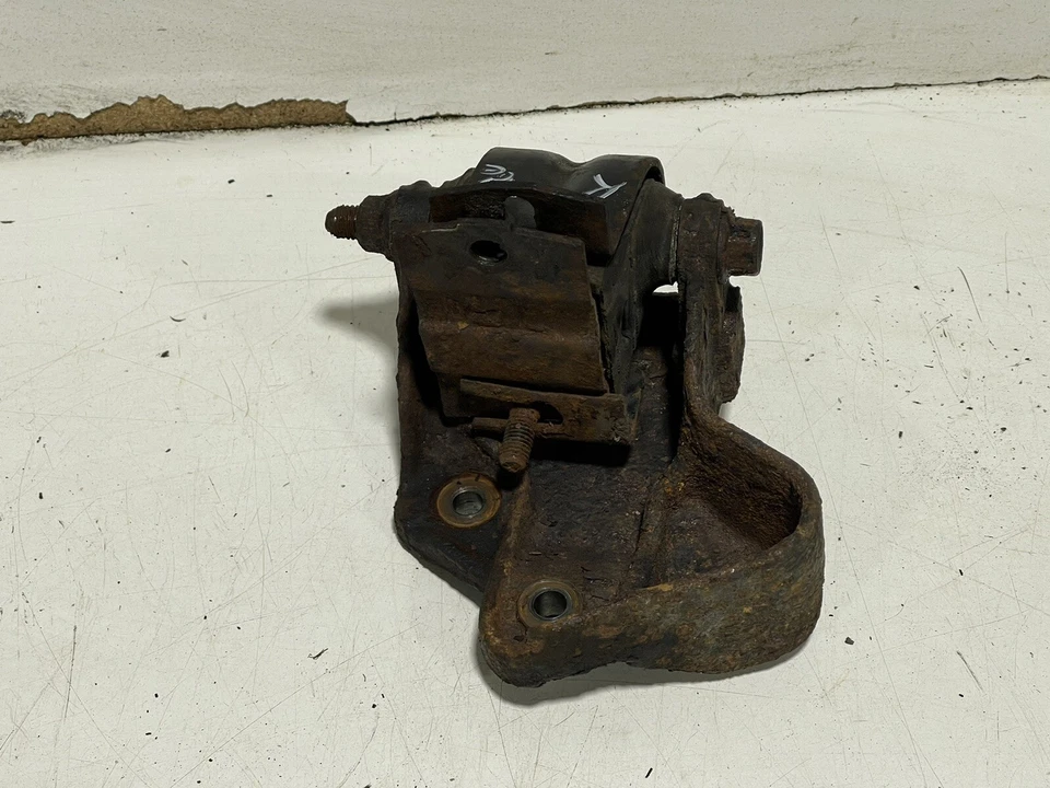 Правые крепления двигателя для пассажира 2000-2006 годов выпуска 4,0 л Jeep Wrangler TJ OEM CC 66LC - Изображение 3 из 4