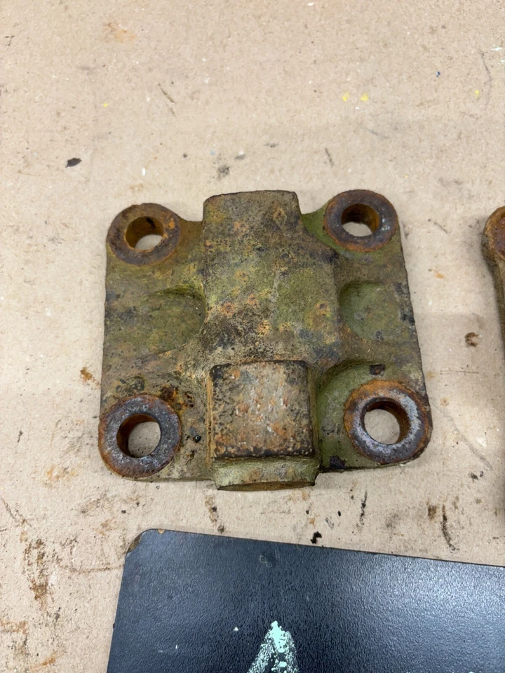 Chevrolet GMC K20 K30 K10 1973 1987 1991 BARRA ESTABILIZADORA DELANTERA SOPORTES HOJA PLACA DE PERNO EN U Foto 2 de 4