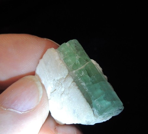 TOP Paraiba Turmalin Afghanistan tolle Farbe Stufe auf Feldspat - Bild 4 von 4