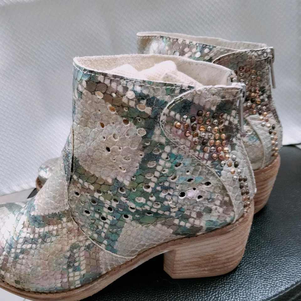 Bottines en cuir serpent " KHRIO " argent/bleu femme taille 36 talon bizeau 5 cm - Photo 3/4