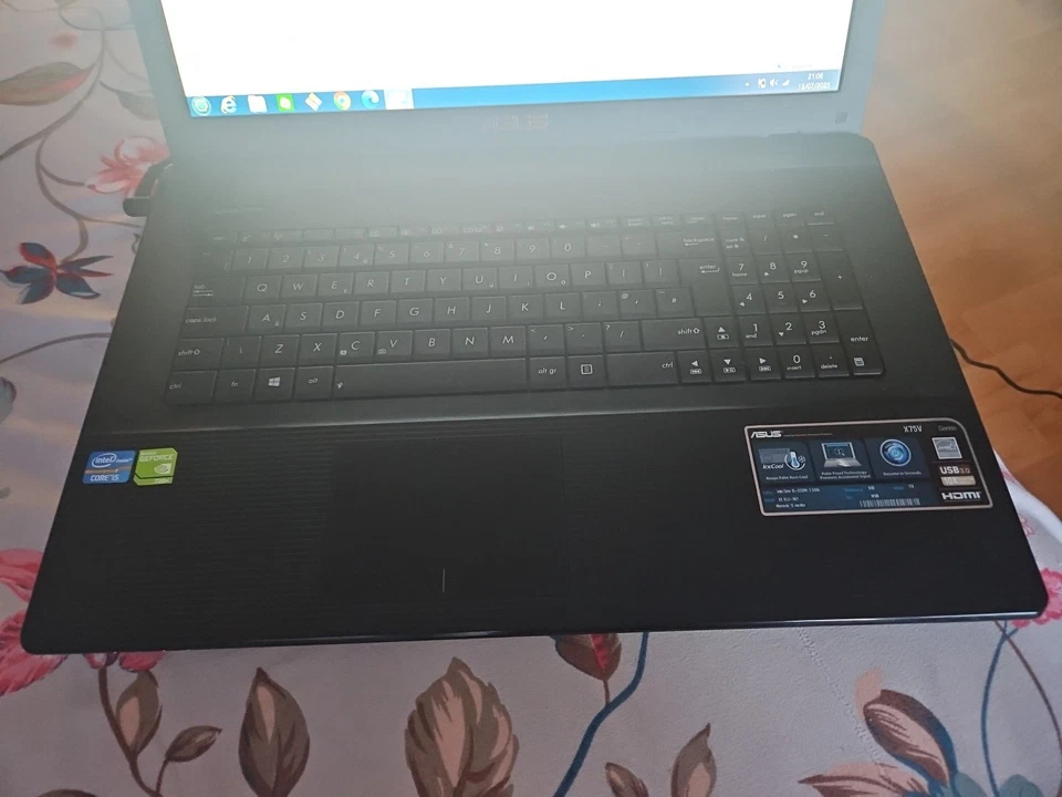 Asus Laptop 17 Inch X75V I5 8GB RAM - Image 2 of 4