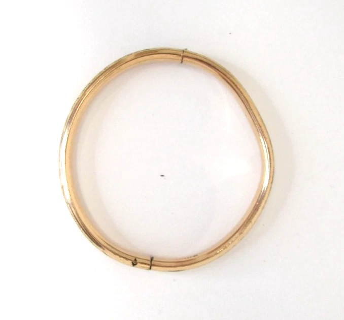 Brazalete bebé antiguo grabado relleno de oro Foto 4 de 4