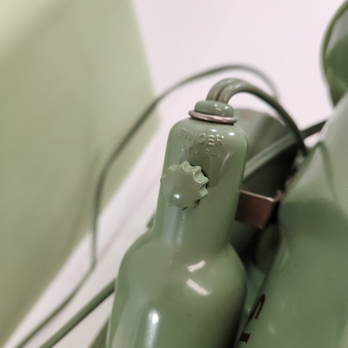 Singer 185J Sewing Machine Canada 1962 Mint Green w/ Cover WORKS needs belt - Picture 8 of 21