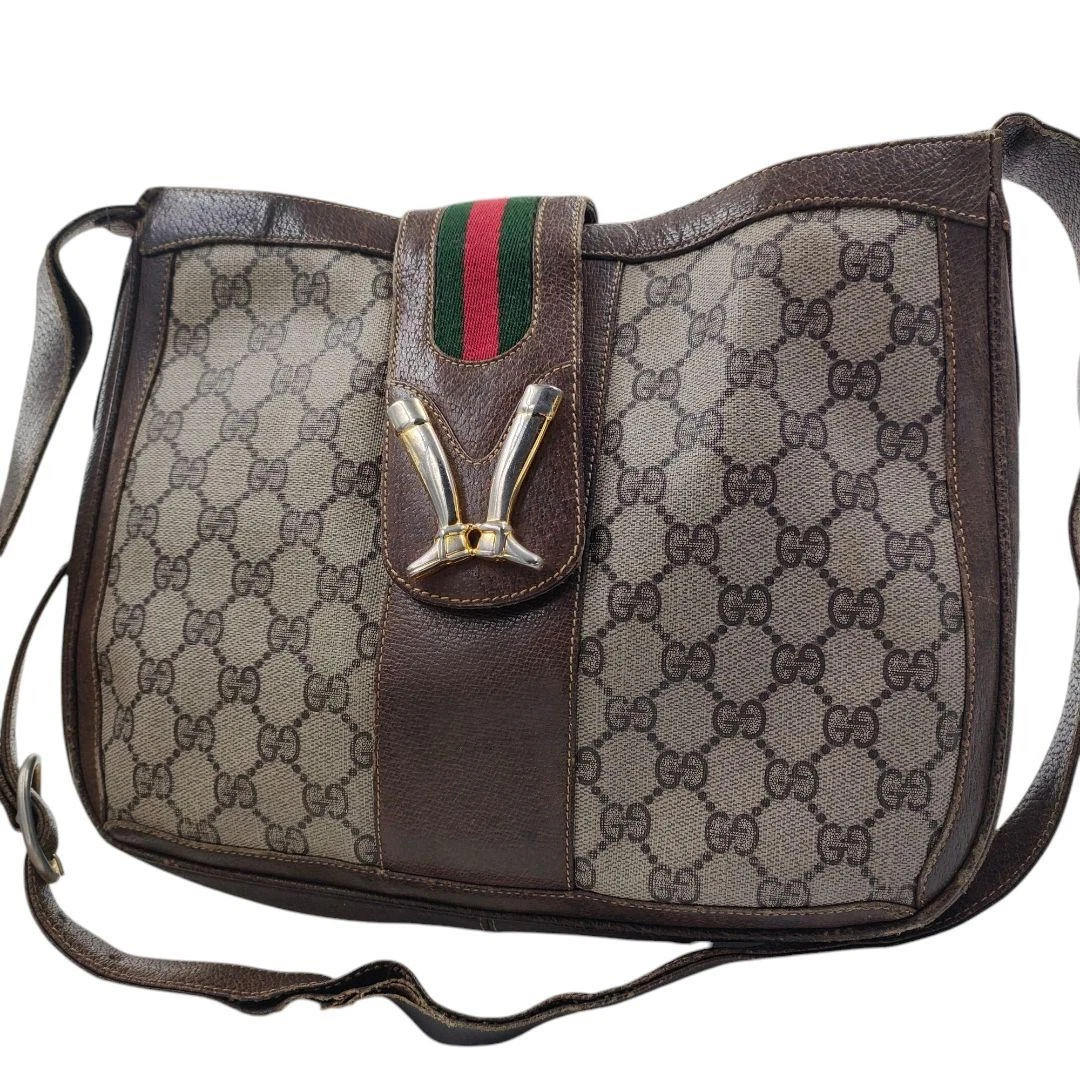 Sac à bandoulière Gucci motif Gg ligne sherry quincaillerie bottes détail créateur