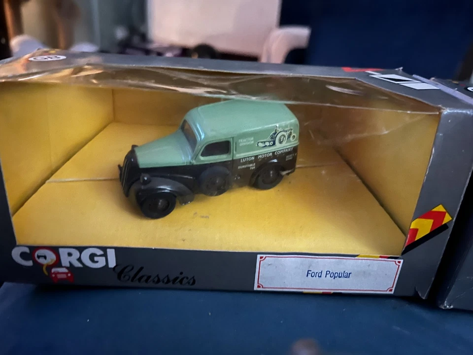 Три Corgi Classics Morris Minor Van Ford Популярный Bedford Калифорния - Изображение 3 из 4