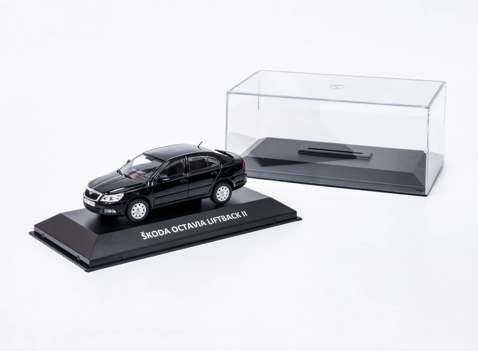 Škoda Octavia II Liftback (2008) černá + caja plexi DeA 1:43 - Imagen 2 de 4