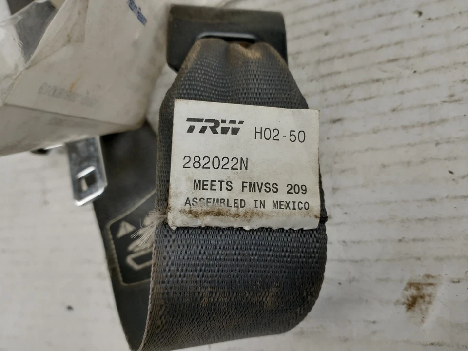 2003 吉普自由人右手乘客侧前座皮带收回器原始设备制造商 — 第 2/4 张图片