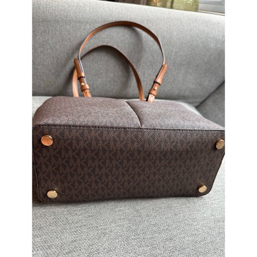 Borsa Michael Kors Outlet Jet Set Media Logo Tasca Logo Marrone Mais - Foto 3 di 18
