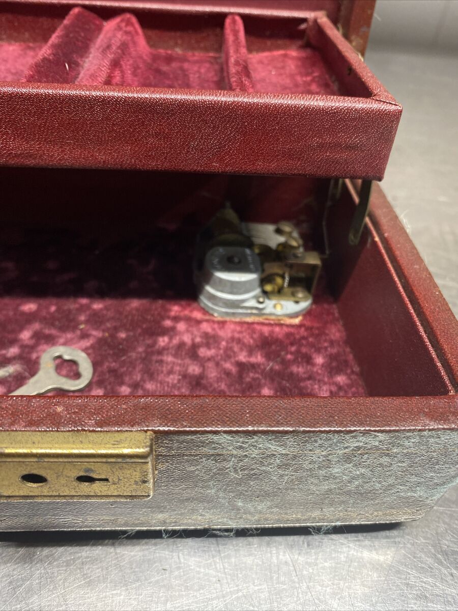 メルクストーリア 公式非売品 Vintage Mele Red Jewelry Box Signed Velvet & Satin Lined