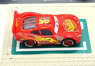 Disney Pixar Cars Rust-Eze Lightning McQueen #95 Diecast