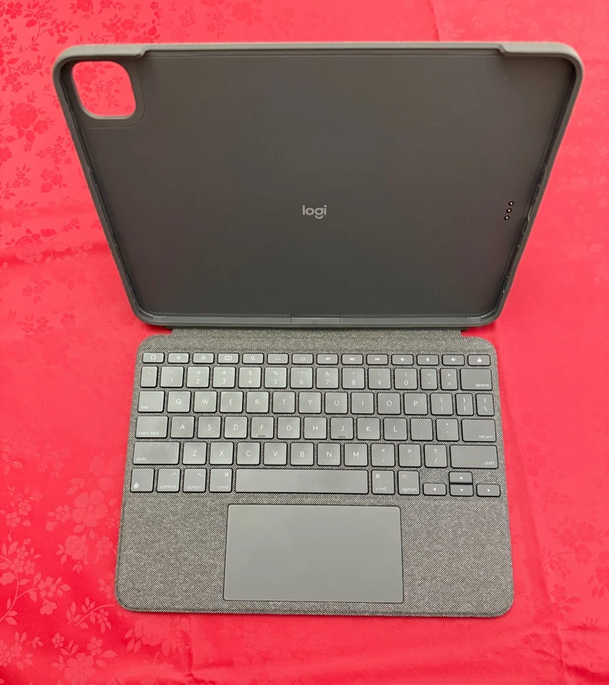 Logitech Combo Touch Trackpad Keyboard Case iPad Pro 11, 1st - 4th Gen - Image 3 of 4