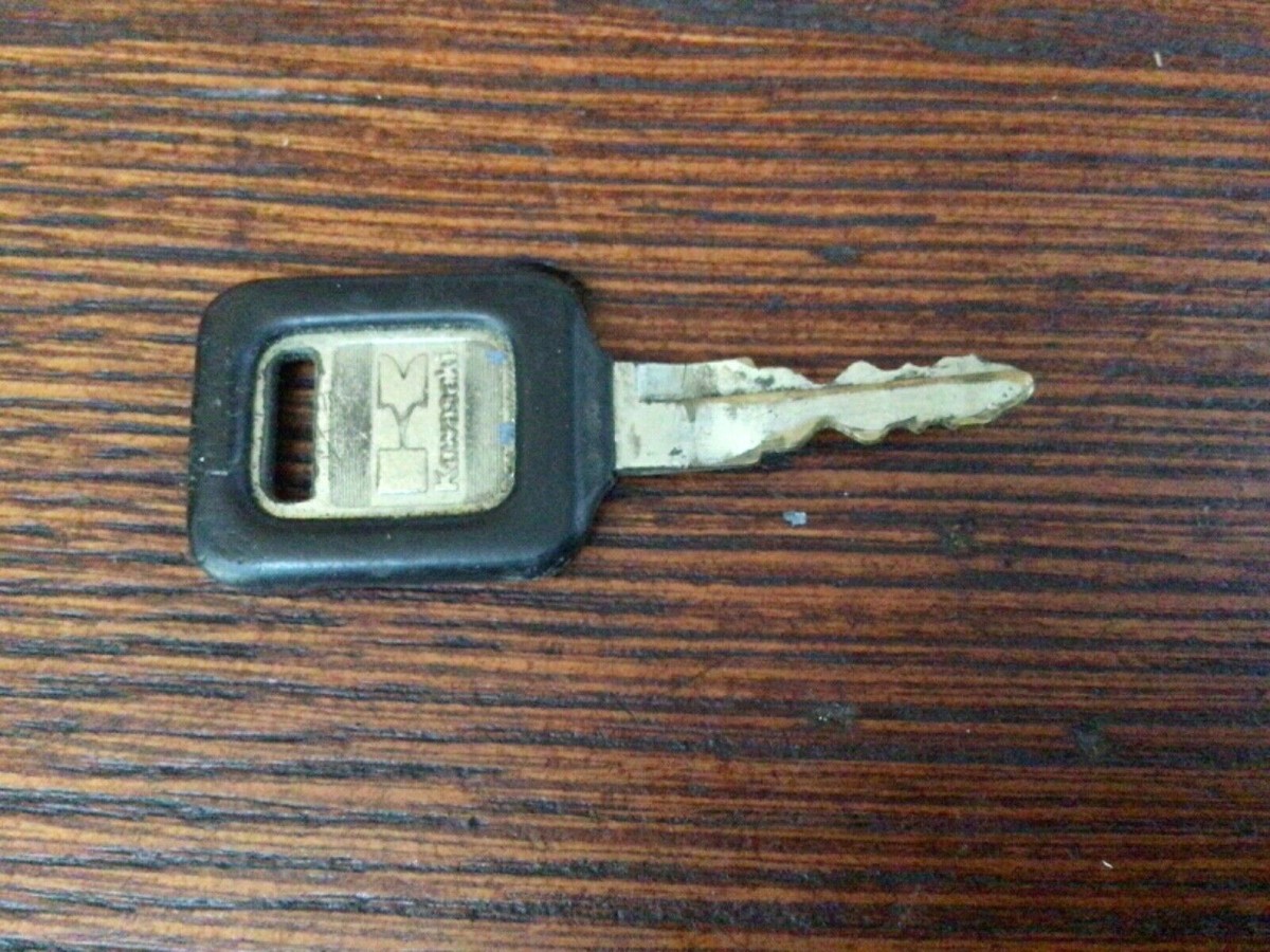 ルコマンド 1979-1988 Kawasaki Motorcycles OEM factory pre-cut key code Z5412