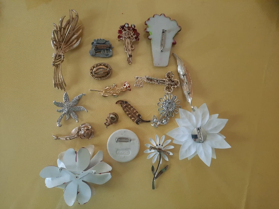 Variety Flower Pins - Image 3 of 3