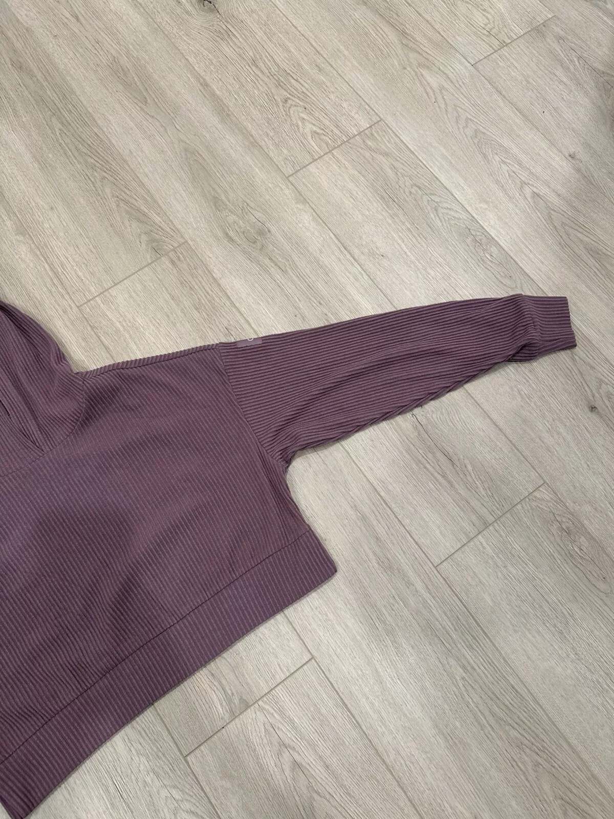 alo-yoga cropped ribbed comfy active hoodie