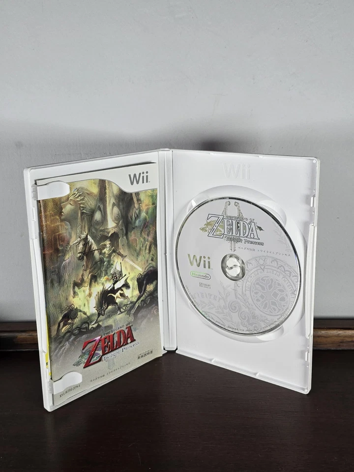 The Legend of Zelda: Twilight Princess - Nintendo Wii Game - Japanese NTSC-J - Image 3 of 3