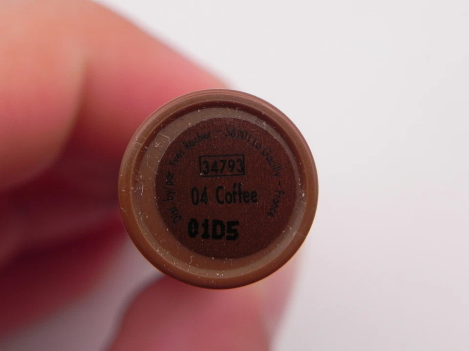 Delineador de labios Yves Rocher Couleurs Nature Perfect 04 café sellado 2,5 ml/.08 fl oz Foto 3 de 3