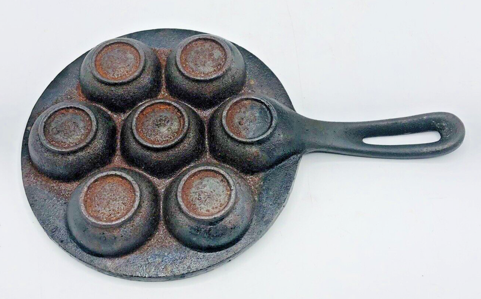 GRISWOLD? CAST IRON AEBLESKIVER EGG POACHER PAN SKILLET Chue Chin Hua