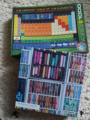2x Periodensystem der Elemente & Regenbogenkreiden 1000 Teile Puzzle Konvolut