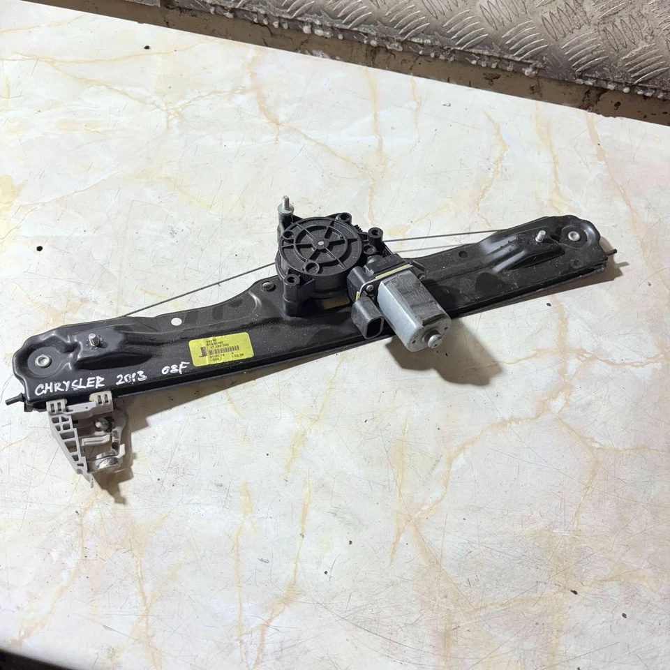 CHRYSLER 2013 5 DOOR WINDOW REGULATOR & MOTOR FRONT RIGHT SIDE - Image 3 of 4