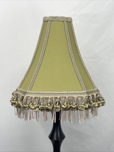Lampada da tavolo stile vittoriano art deco paralume salvia/verde lime beige, frange nappa - Foto 16 di 23