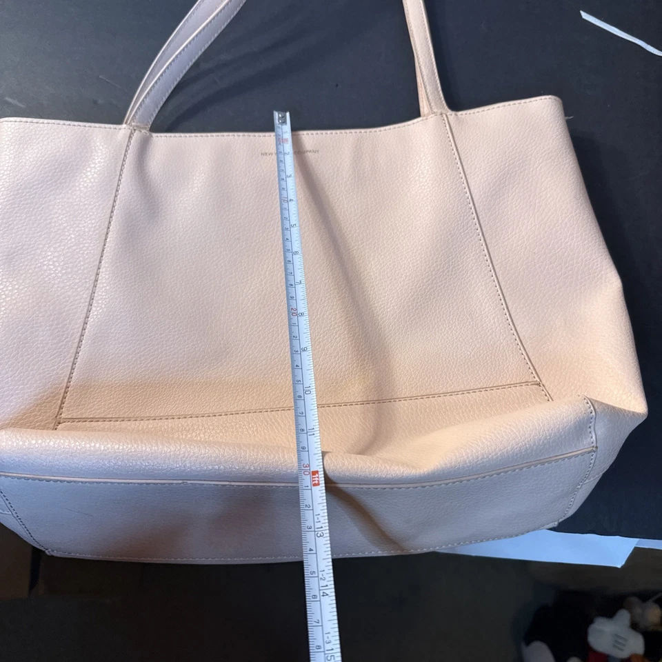 New York and Company Bolso de Hombro Rosa Imitación Cuero Grande Cierre con Cremallera Foto 4 de 4