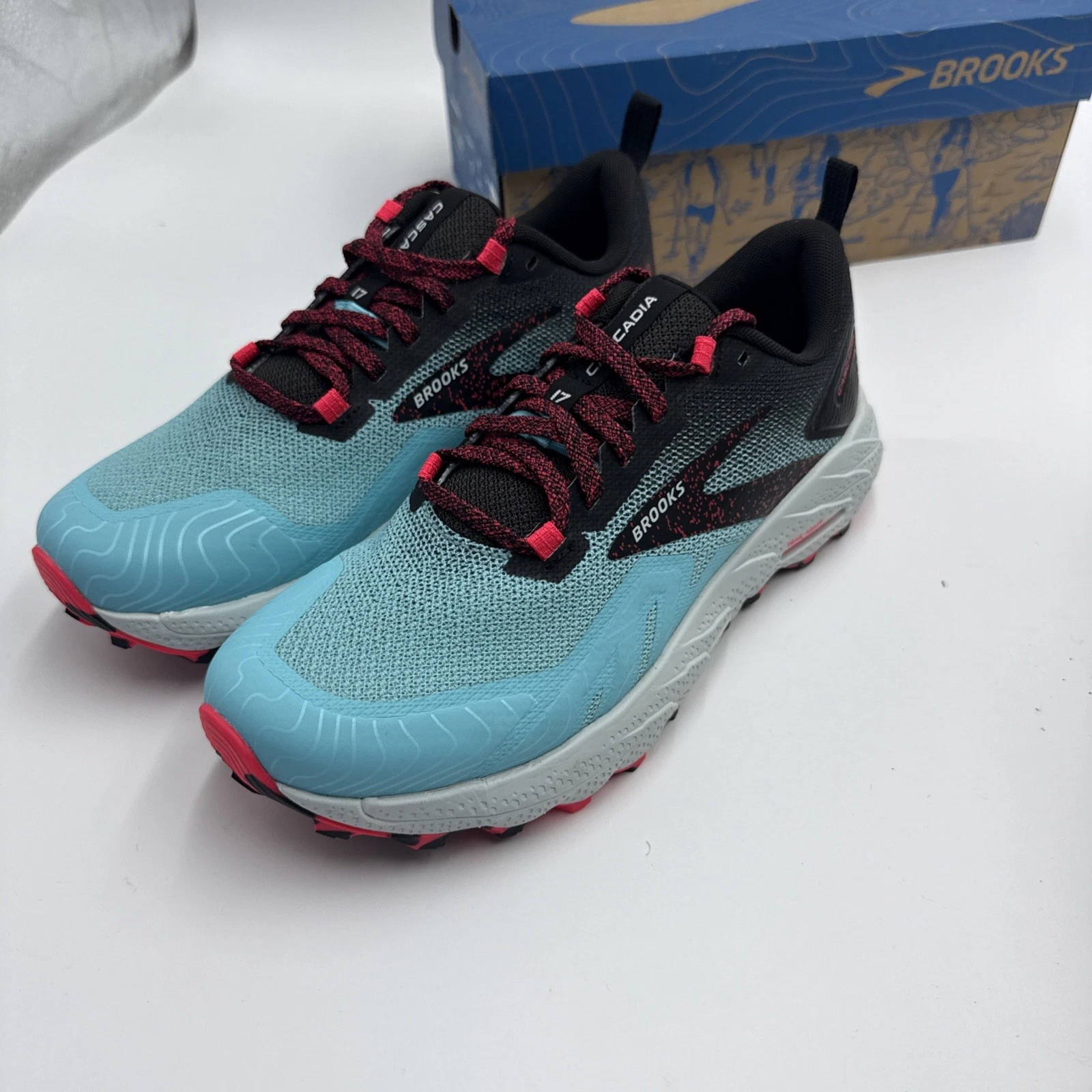 Brooks Cascadia 17 Women's Size 7 Trail Running Shoe White Blue Black Pink