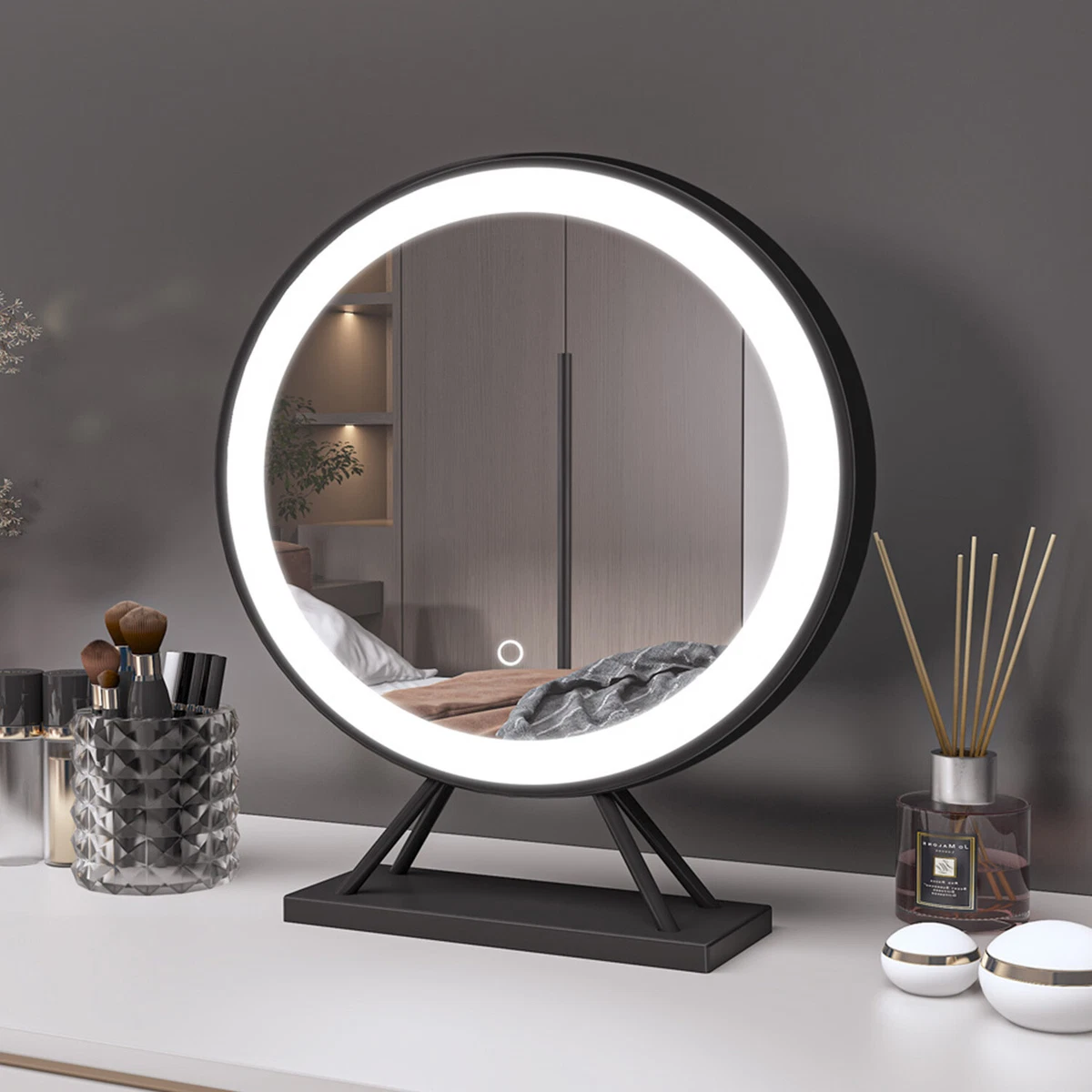 Round light for makeup deals