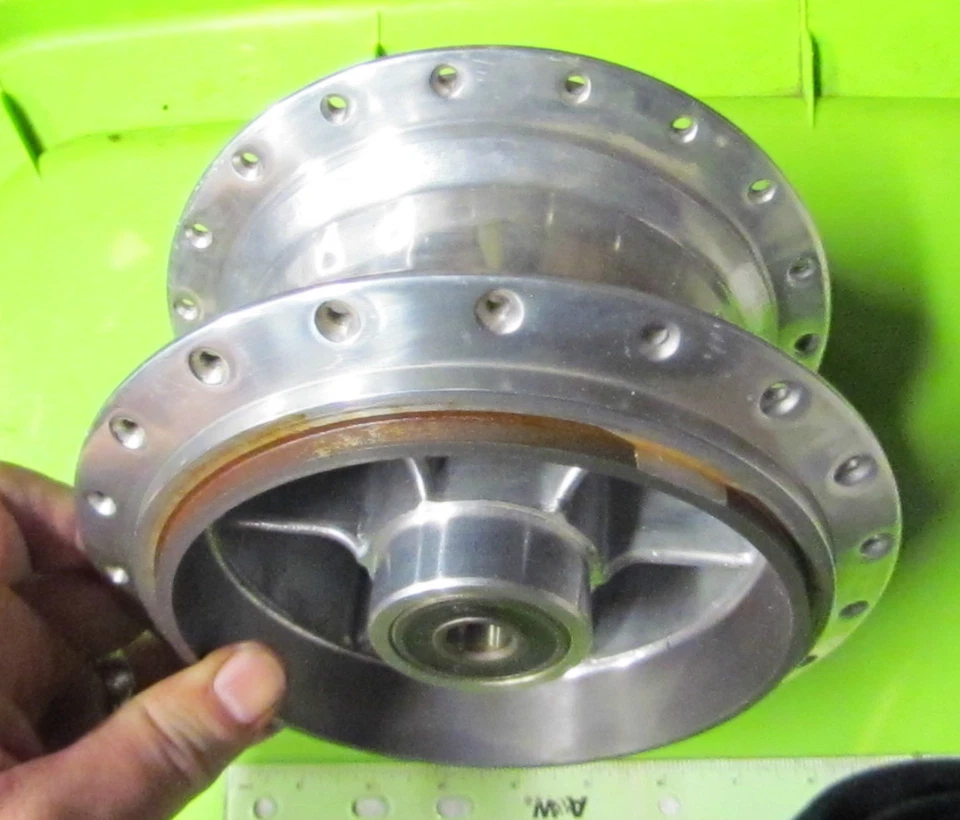 Buje de rueda trasero Rickman NOS 125 MX o SD 40 orificio de radios p/n R015 05 209 R01505209  Foto 2 de 4