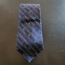 100 Silk International Passport Necktie In good Pre-owned condition