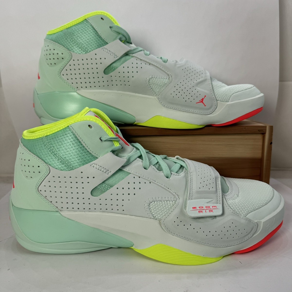 Nike Jordan Zion 2 Spring Hoops Barely Green Basketball  display picture 1